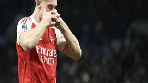 歐洲杯獎盃：致敬歐足聯首任秘書長的榮譽命名